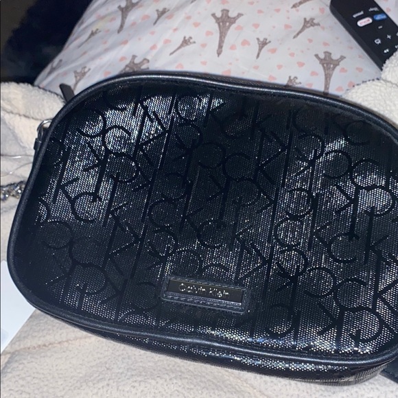 Calvin Klein Black Leather Crossbody Bag with Logo Detail - Picture 2 of 6